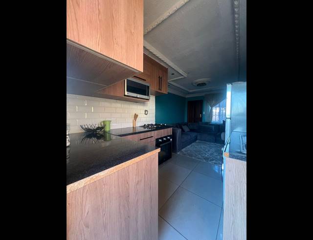 2 BEDROOM FREEHOLD FOR SALE IN SOSHANGUVE UU